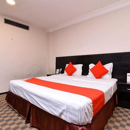 Oyo 411 Moon Hotel Даммам Экстерьер фото