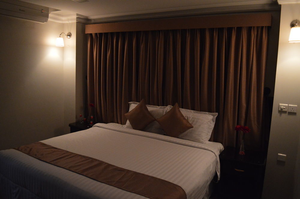 Oyo 411 Moon Hotel Даммам Экстерьер фото