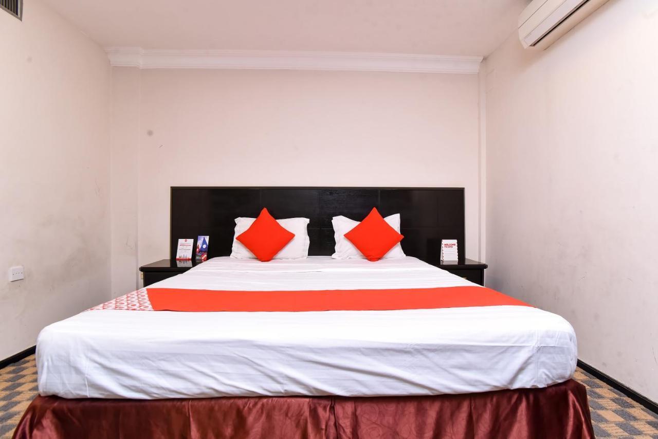 Oyo 411 Moon Hotel Даммам Экстерьер фото